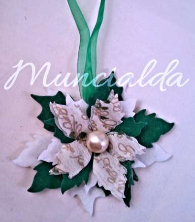 alt="decorazione-handmade-feltro-albero-natale-poinsettia-stella-di-natale"