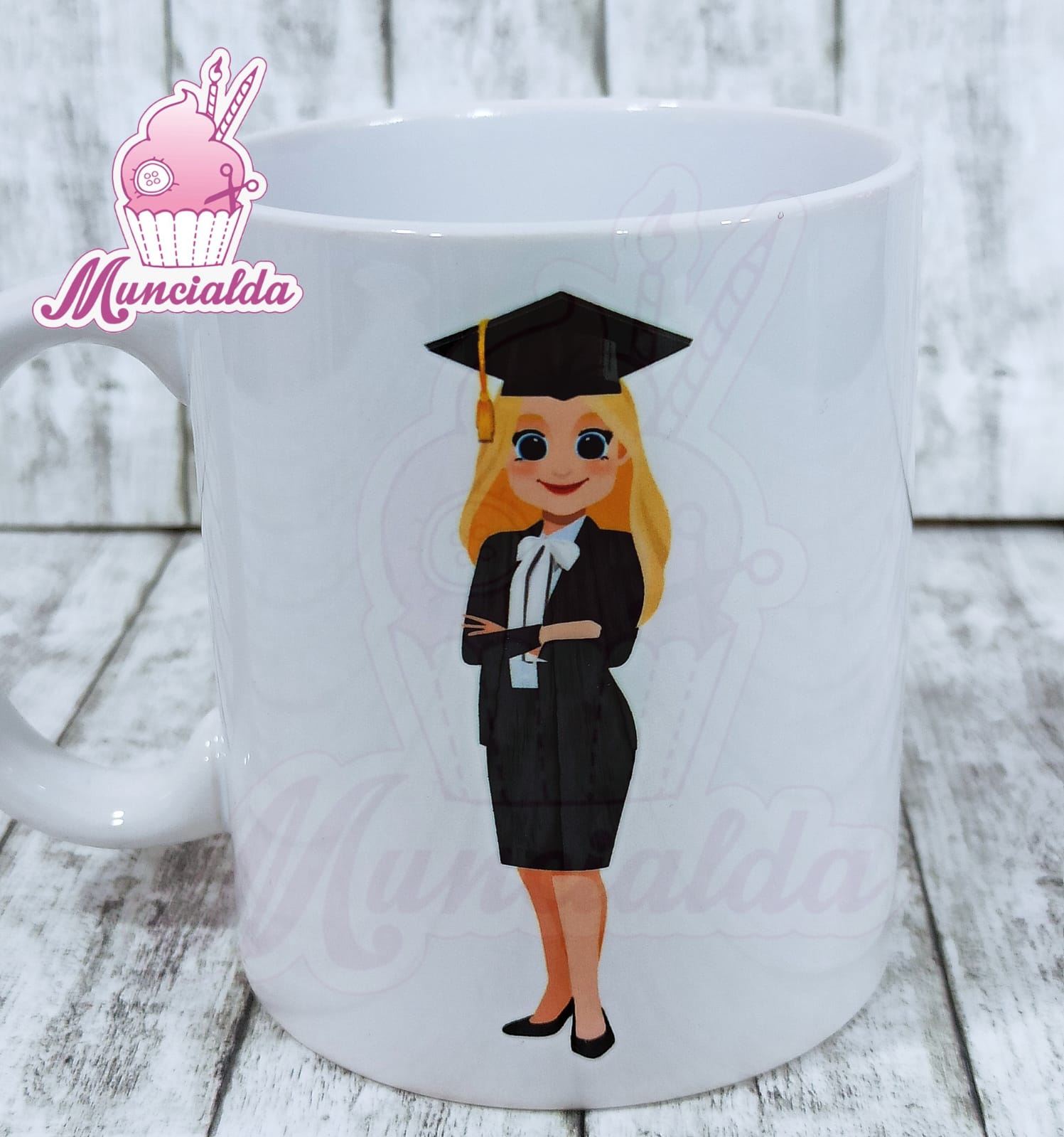 Mug Laurea: un regalo per una laureanda, con dedica personalizzata