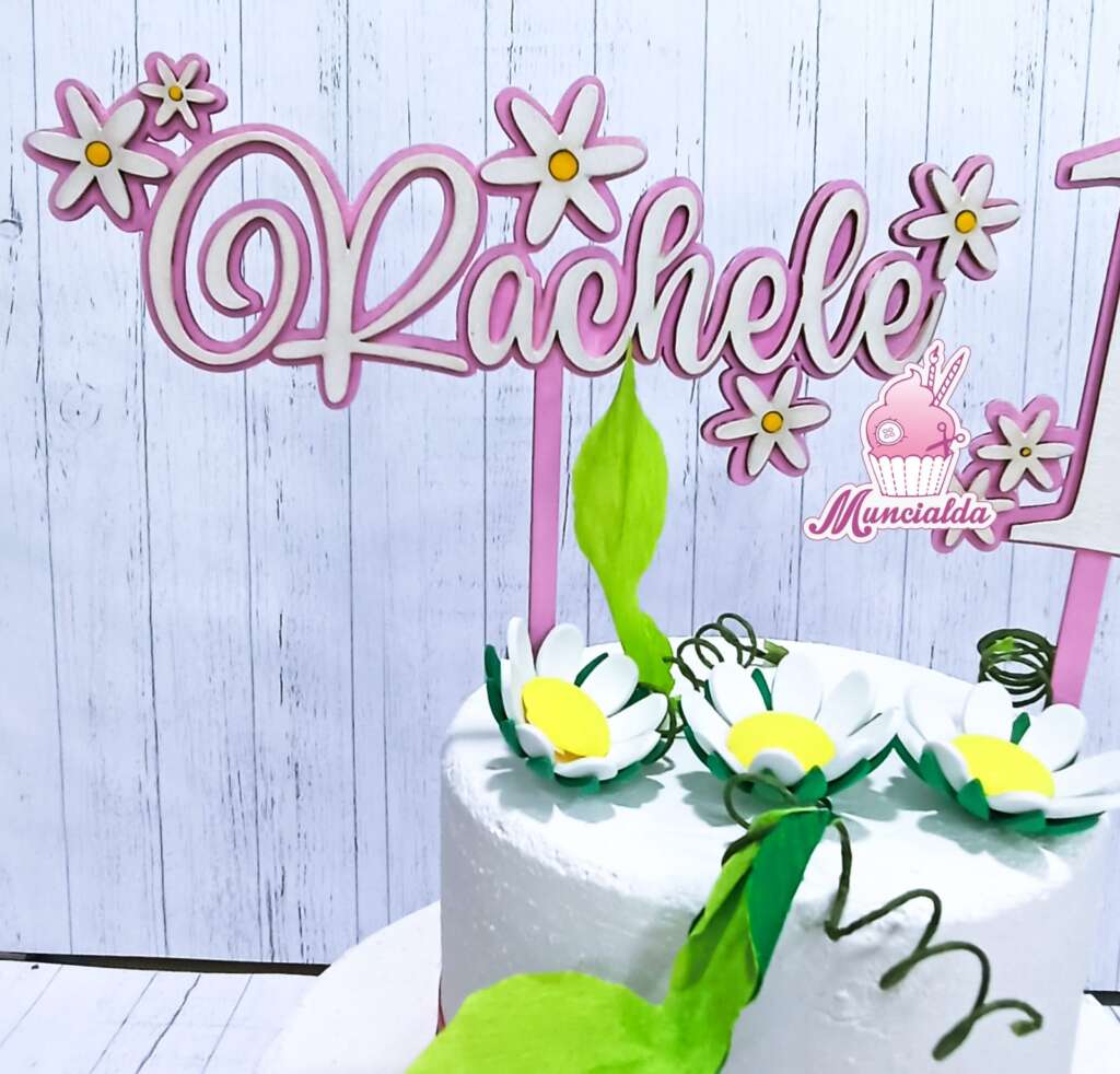 cake topper torta in legno: un'allegra decorazione per la tua torta